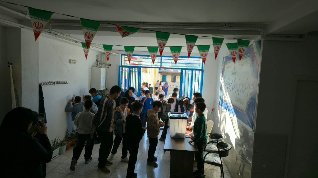 برگزاری انتخابات شورای دانشآموزی در دبستان غیردولتی سپهردانش